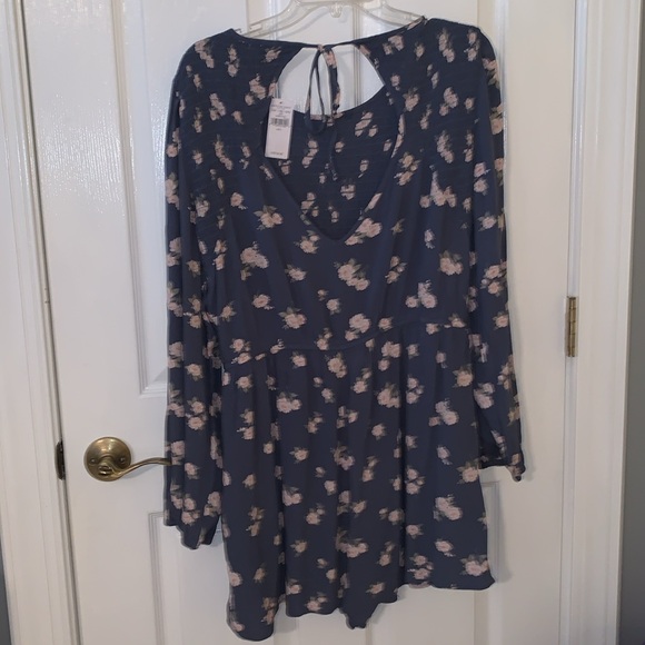 American Eagle Blue Floral Romper, Large - Picture 2 of 4
